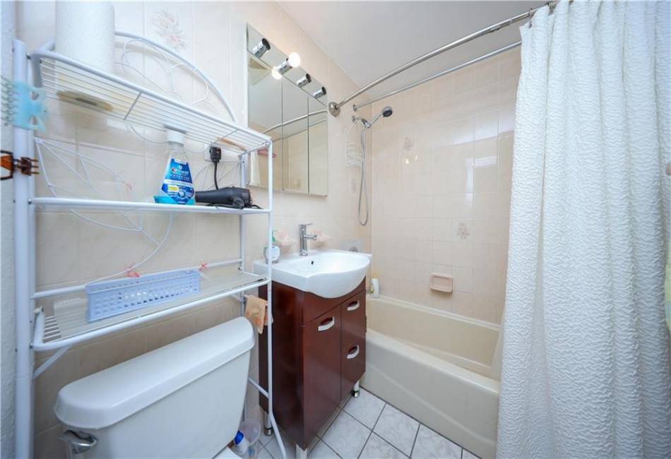 1945 29th Street, Brooklyn, New York 11229, 3 Bedrooms Bedrooms, ,3 BathroomsBathrooms,Residential,For Sale,29th,492189