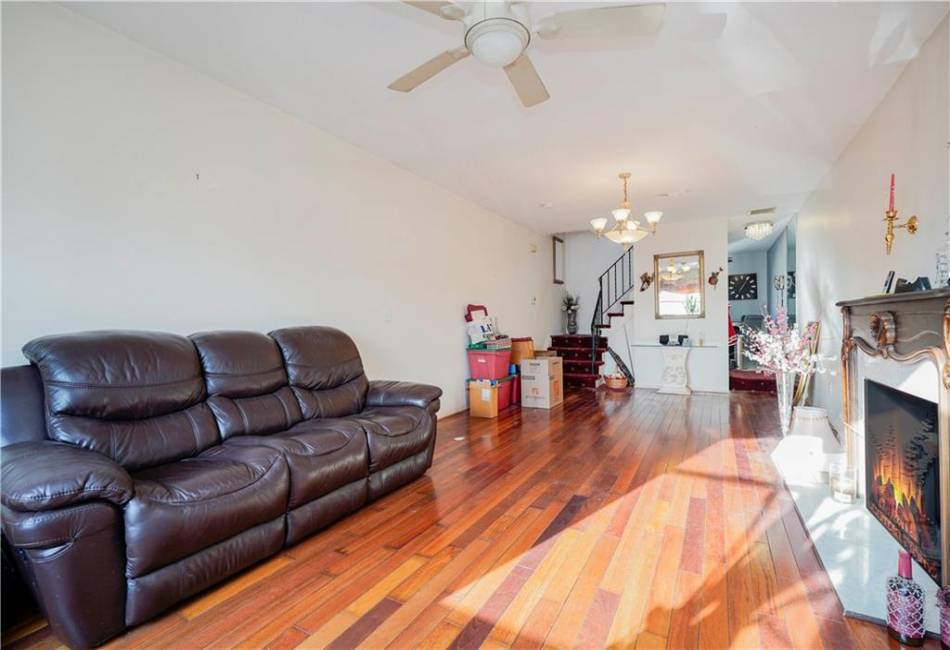 102 Lorraine Loop, Staten Island, New York 10309, 3 Bedrooms Bedrooms, ,2 BathroomsBathrooms,Residential,For Sale,Lorraine,492216