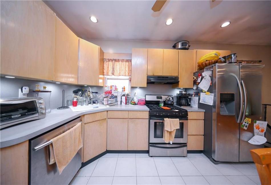 1464 5th Street, Brooklyn, New York 11204, 6 Bedrooms Bedrooms, ,3 BathroomsBathrooms,Residential,For Sale,5th,492263