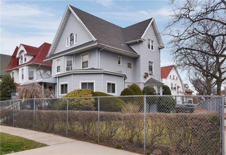69 Rugby Road, Brooklyn, New York 11226, 8 Bedrooms Bedrooms, ,4 BathroomsBathrooms,Residential,For Sale,Rugby,492267