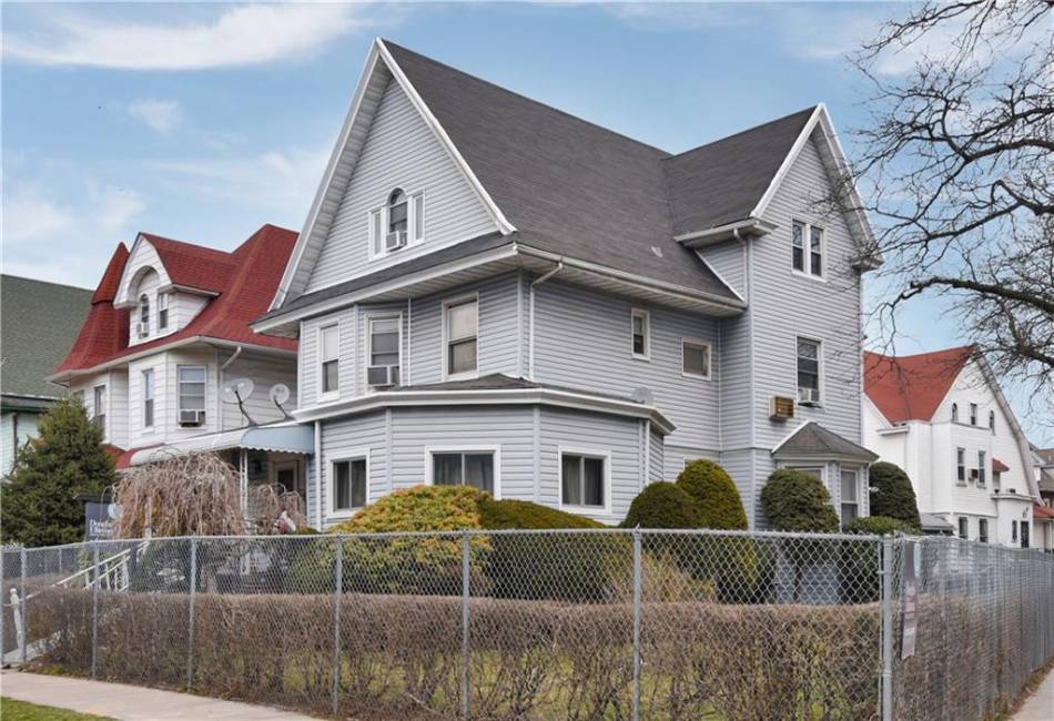 69 Rugby Road, Brooklyn, New York 11226, 8 Bedrooms Bedrooms, ,4 BathroomsBathrooms,Residential,For Sale,Rugby,492267