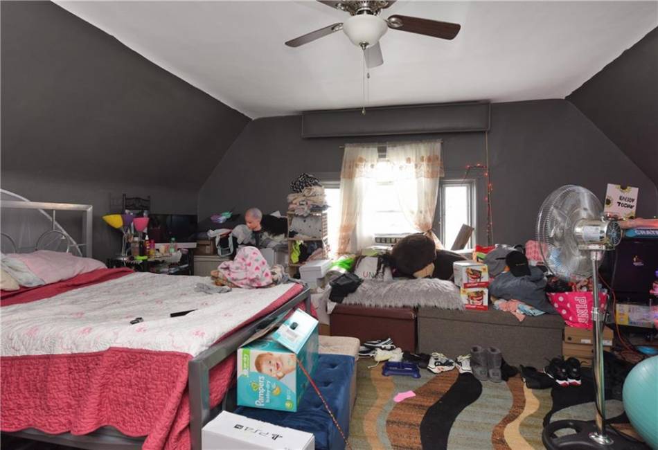 69 Rugby Road, Brooklyn, New York 11226, 8 Bedrooms Bedrooms, ,4 BathroomsBathrooms,Residential,For Sale,Rugby,492267