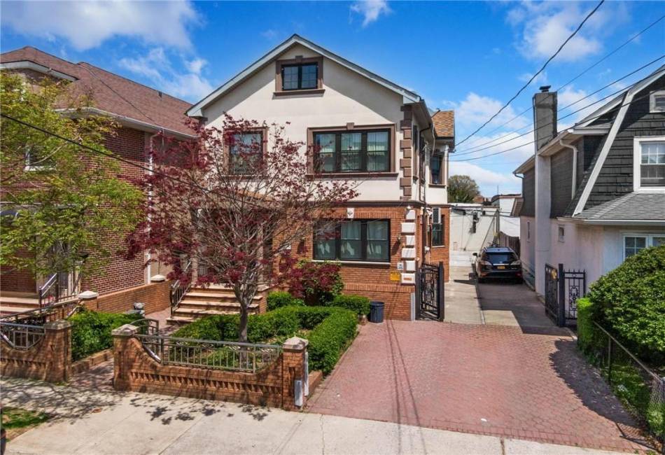 1639 Hendrickson Street, Brooklyn, New York 11234, 7 Bedrooms Bedrooms, ,Residential,For Sale,Hendrickson,492164