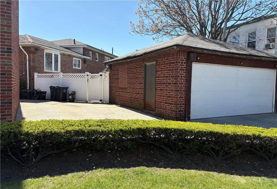 2502 84th Street, Brooklyn, New York 11214, 8 Bedrooms Bedrooms, ,3 BathroomsBathrooms,Residential,For Sale,84th,492270