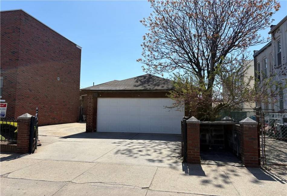 2502 84th Street, Brooklyn, New York 11214, 8 Bedrooms Bedrooms, ,3 BathroomsBathrooms,Residential,For Sale,84th,492270