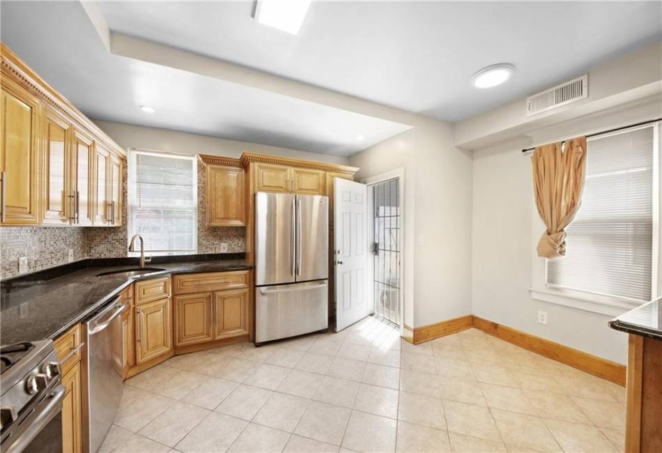 394 Linden Boulevard, Brooklyn, New York 11203, 4 Bedrooms Bedrooms, ,2 BathroomsBathrooms,Residential,For Sale,Linden,492289