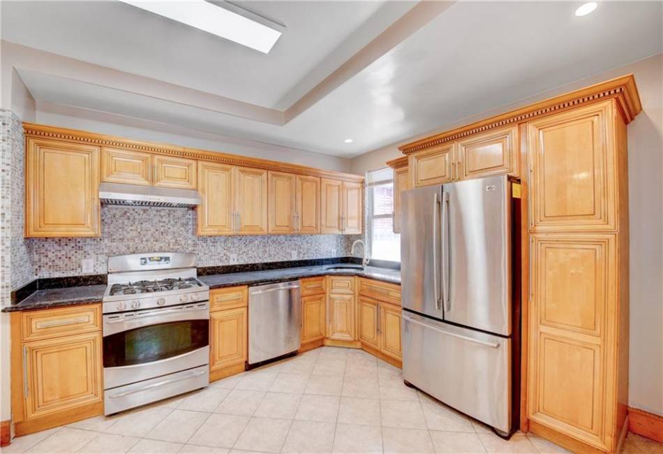 394 Linden Boulevard, Brooklyn, New York 11203, 4 Bedrooms Bedrooms, ,2 BathroomsBathrooms,Residential,For Sale,Linden,492289