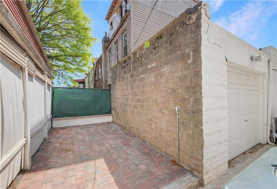 394 Linden Boulevard, Brooklyn, New York 11203, 4 Bedrooms Bedrooms, ,2 BathroomsBathrooms,Residential,For Sale,Linden,492289