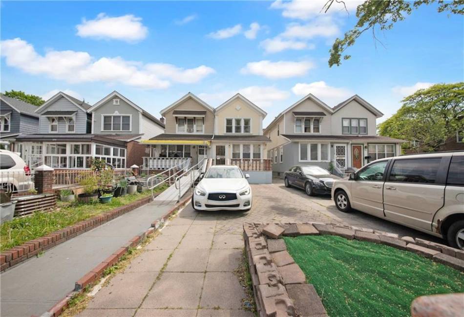 394 Linden Boulevard, Brooklyn, New York 11203, 4 Bedrooms Bedrooms, ,2 BathroomsBathrooms,Residential,For Sale,Linden,492289