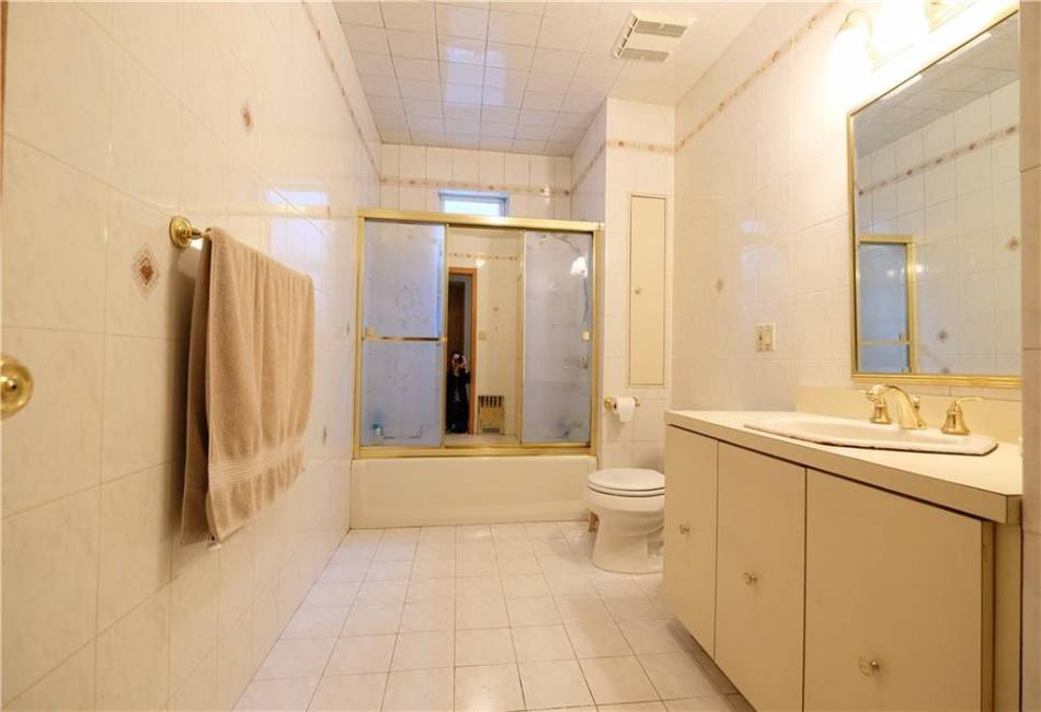 8666 24th Avenue, Brooklyn, New York 11214, 16 Bedrooms Bedrooms, ,3 BathroomsBathrooms,Residential,For Sale,24th,492293