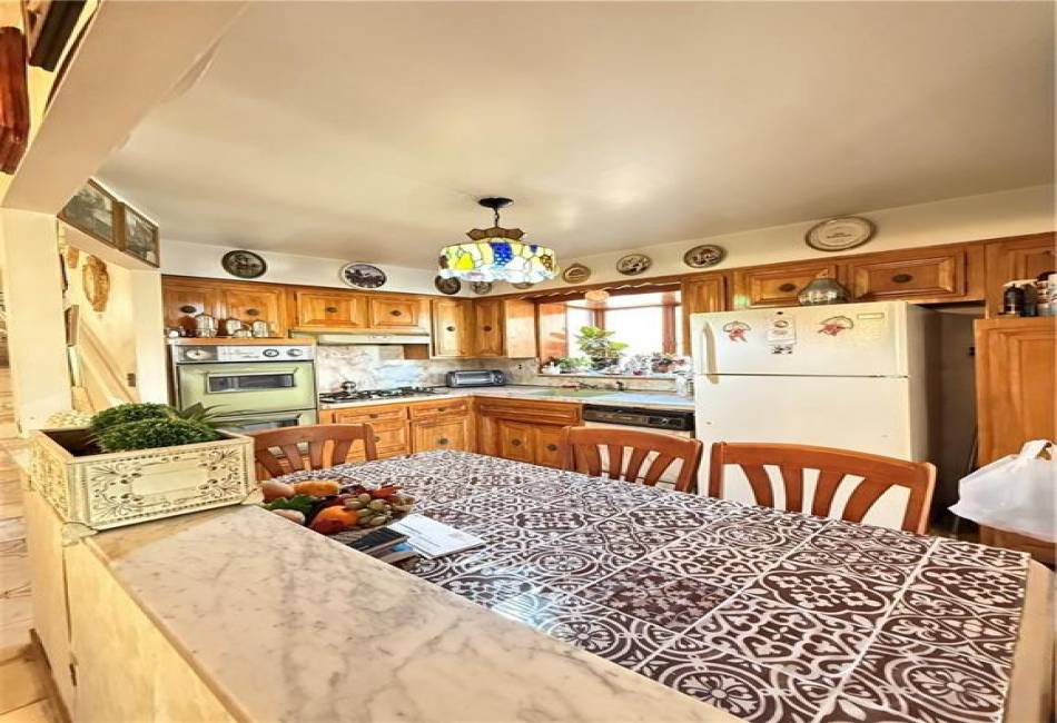 52 Bay 22nd Street, Brooklyn, New York 11214, 7 Bedrooms Bedrooms, ,Residential,For Sale,Bay 22nd,492309