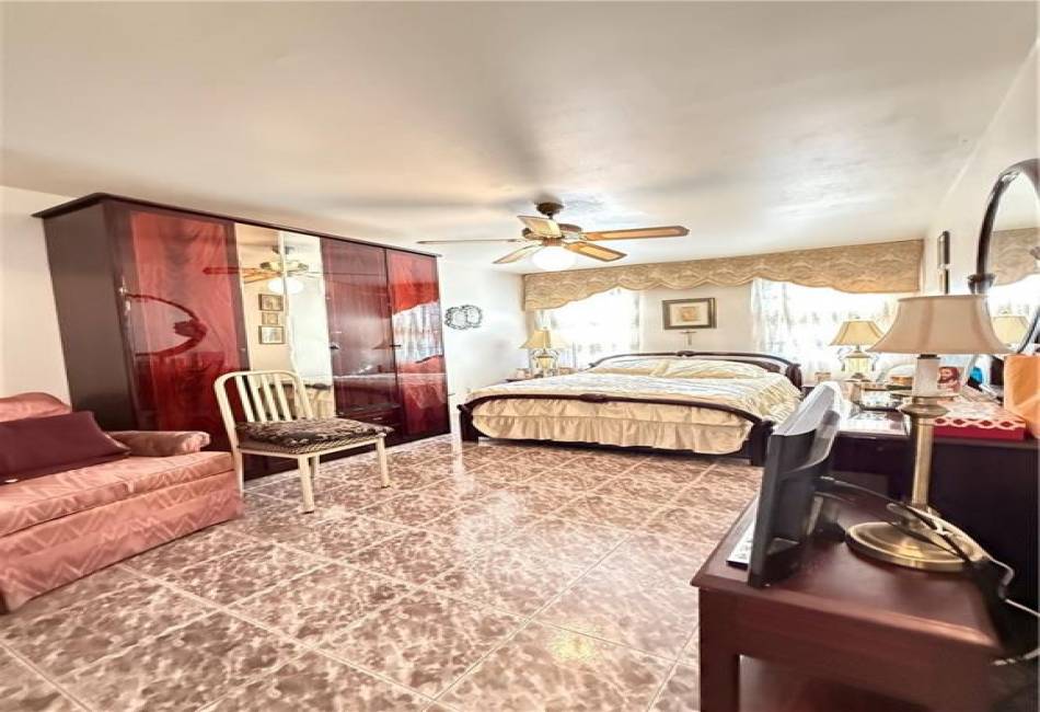 52 Bay 22nd Street, Brooklyn, New York 11214, 7 Bedrooms Bedrooms, ,Residential,For Sale,Bay 22nd,492309