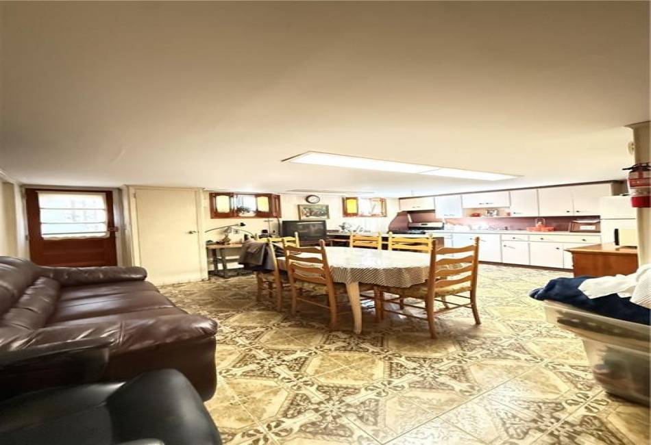 52 Bay 22nd Street, Brooklyn, New York 11214, 7 Bedrooms Bedrooms, ,Residential,For Sale,Bay 22nd,492309