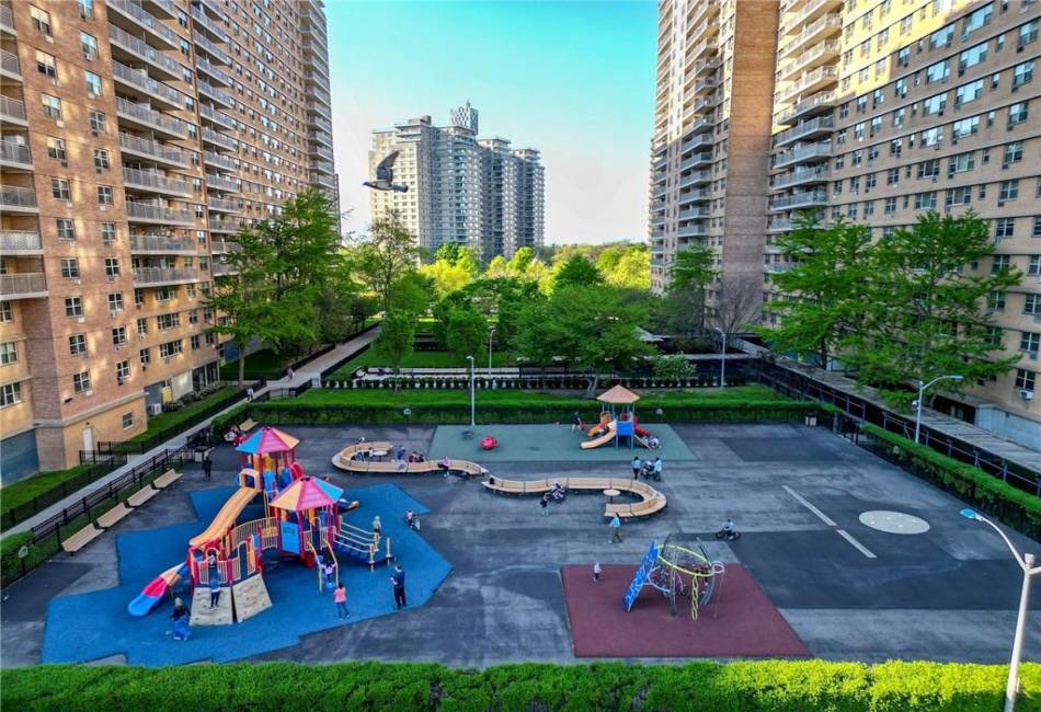 440 Neptune Avenue, Brooklyn, New York 11224, 1 Bedroom Bedrooms, ,1 BathroomBathrooms,Residential,For Sale,Neptune,492310