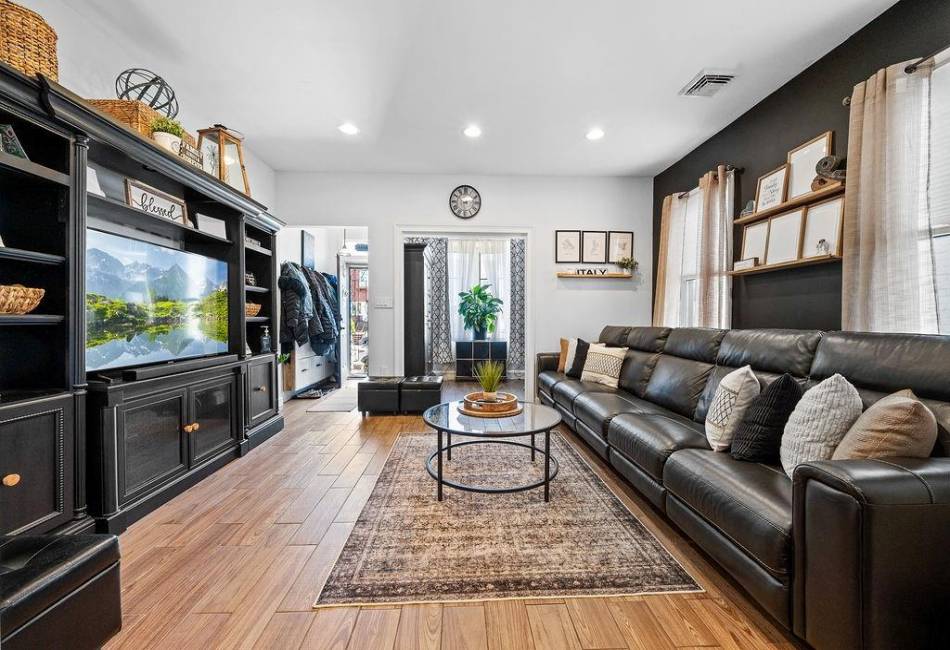 1142 Bay Ridge Parkway, Brooklyn, New York 11228, 3 Bedrooms Bedrooms, ,3 BathroomsBathrooms,Residential,For Sale,Bay Ridge,492233