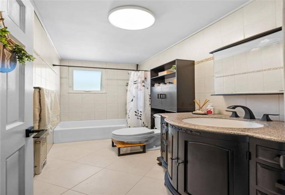 1142 Bay Ridge Parkway, Brooklyn, New York 11228, 3 Bedrooms Bedrooms, ,3 BathroomsBathrooms,Residential,For Sale,Bay Ridge,492233