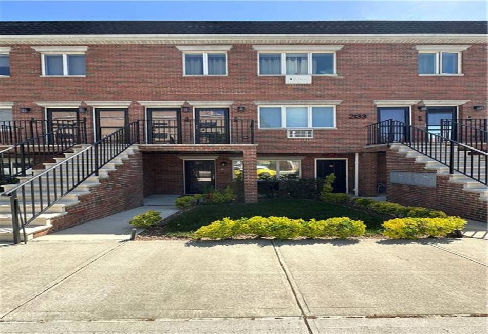 2133 Haring Street, Brooklyn, New York 11229, 2 Bedrooms Bedrooms, ,2 BathroomsBathrooms,Residential,For Sale,Haring,492316