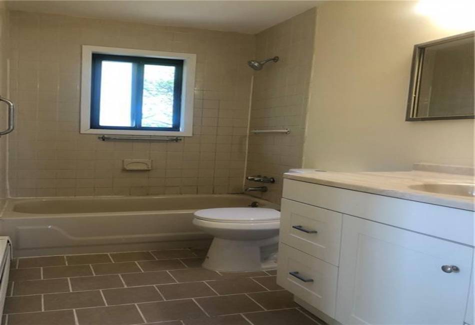 39 Magaw Place, West Babylon, New York 11704, 4 Bedrooms Bedrooms, ,2 BathroomsBathrooms,Residential,For Sale,Magaw,492318