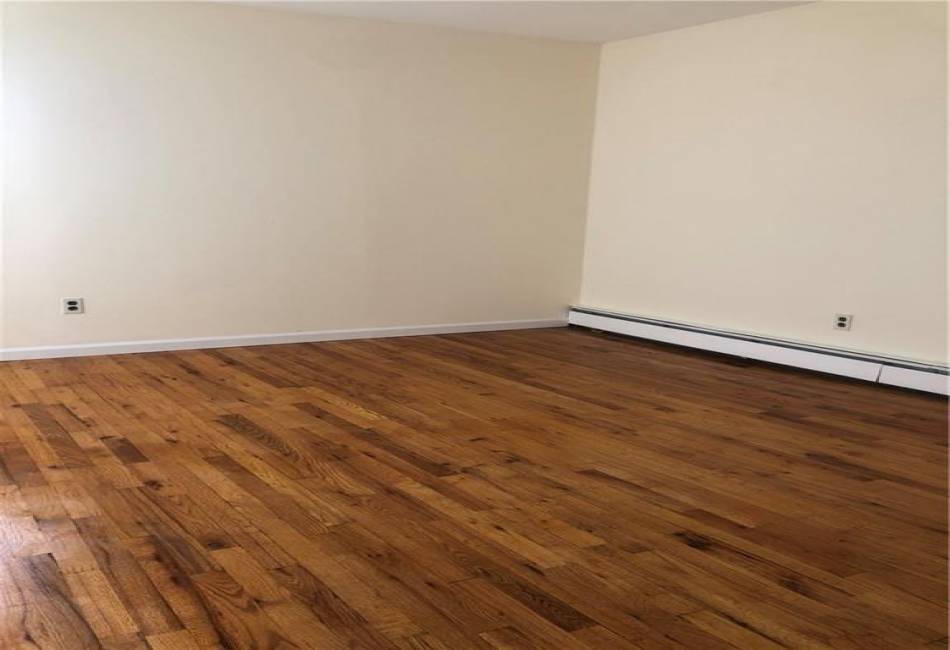 39 Magaw Place, West Babylon, New York 11704, 4 Bedrooms Bedrooms, ,2 BathroomsBathrooms,Residential,For Sale,Magaw,492318