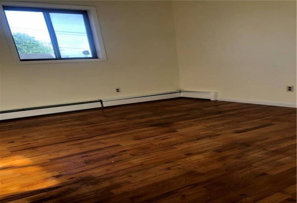 39 Magaw Place, West Babylon, New York 11704, 4 Bedrooms Bedrooms, ,2 BathroomsBathrooms,Residential,For Sale,Magaw,492318