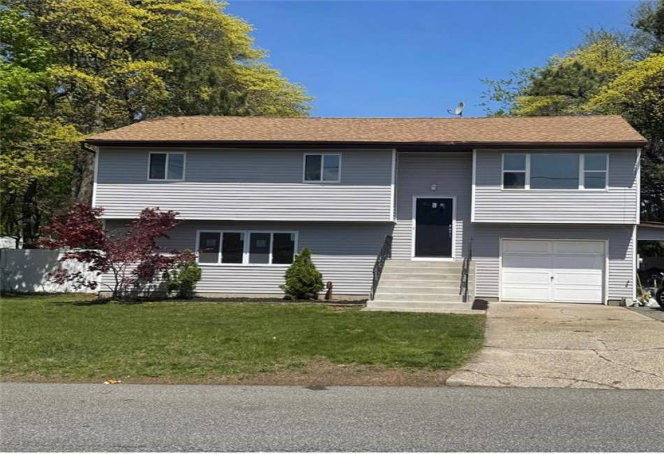 39 Magaw Place, West Babylon, New York 11704, 4 Bedrooms Bedrooms, ,2 BathroomsBathrooms,Residential,For Sale,Magaw,492318
