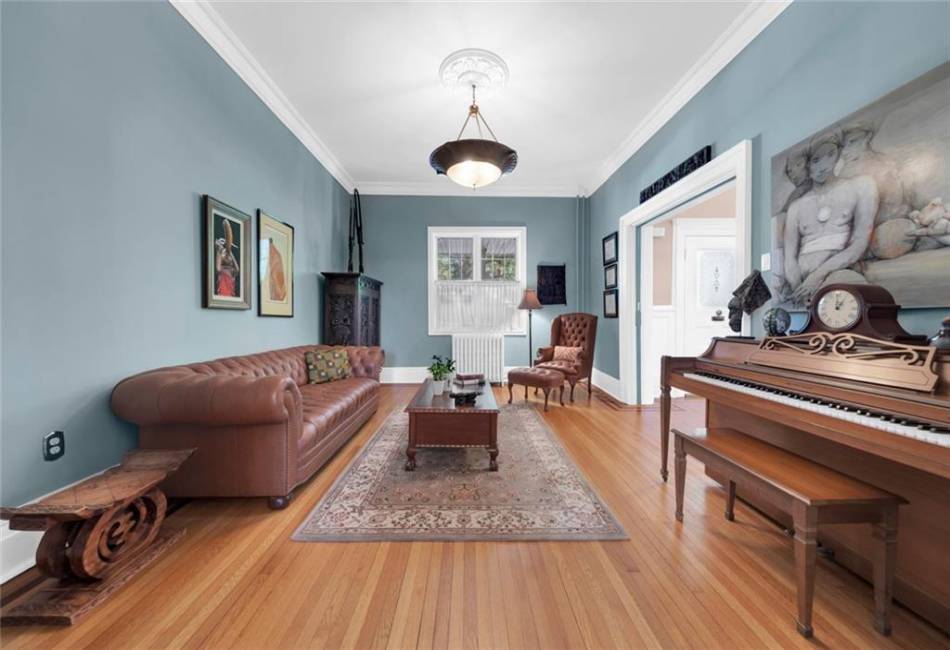 19 Occident Avenue, Staten Island, New York 10304, 5 Bedrooms Bedrooms, ,4 BathroomsBathrooms,Residential,For Sale,Occident,492321