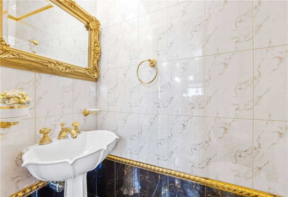 3821 Avenue S, Brooklyn, New York 11234, 6 Bedrooms Bedrooms, ,6 BathroomsBathrooms,Residential,For Sale,Avenue S,492326