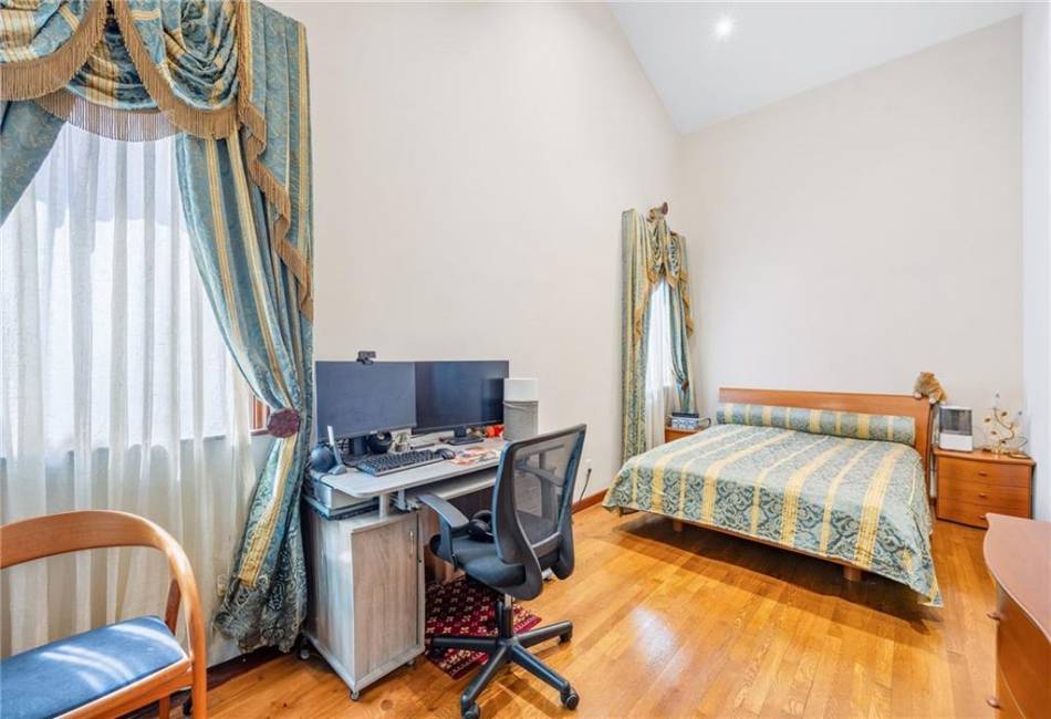 3821 Avenue S, Brooklyn, New York 11234, 6 Bedrooms Bedrooms, ,6 BathroomsBathrooms,Residential,For Sale,Avenue S,492326