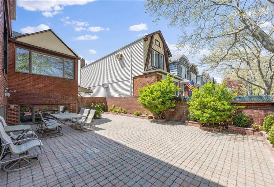 3821 Avenue S, Brooklyn, New York 11234, 6 Bedrooms Bedrooms, ,6 BathroomsBathrooms,Residential,For Sale,Avenue S,492326