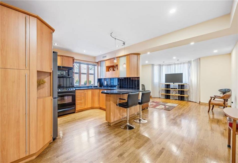 3821 Avenue S, Brooklyn, New York 11234, 6 Bedrooms Bedrooms, ,6 BathroomsBathrooms,Residential,For Sale,Avenue S,492326