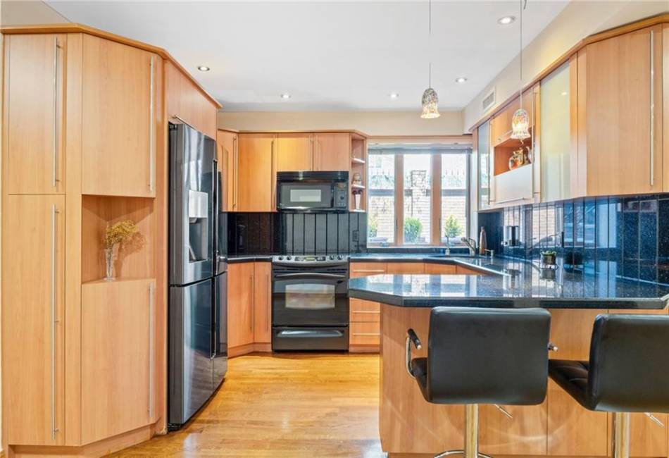 3821 Avenue S, Brooklyn, New York 11234, 6 Bedrooms Bedrooms, ,6 BathroomsBathrooms,Residential,For Sale,Avenue S,492326