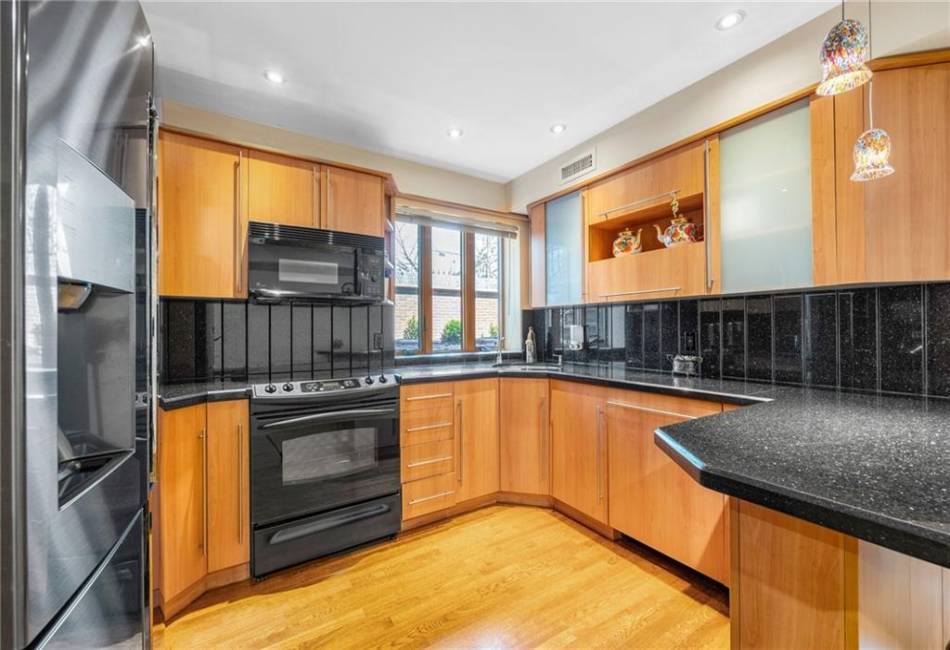 3821 Avenue S, Brooklyn, New York 11234, 6 Bedrooms Bedrooms, ,6 BathroomsBathrooms,Residential,For Sale,Avenue S,492326