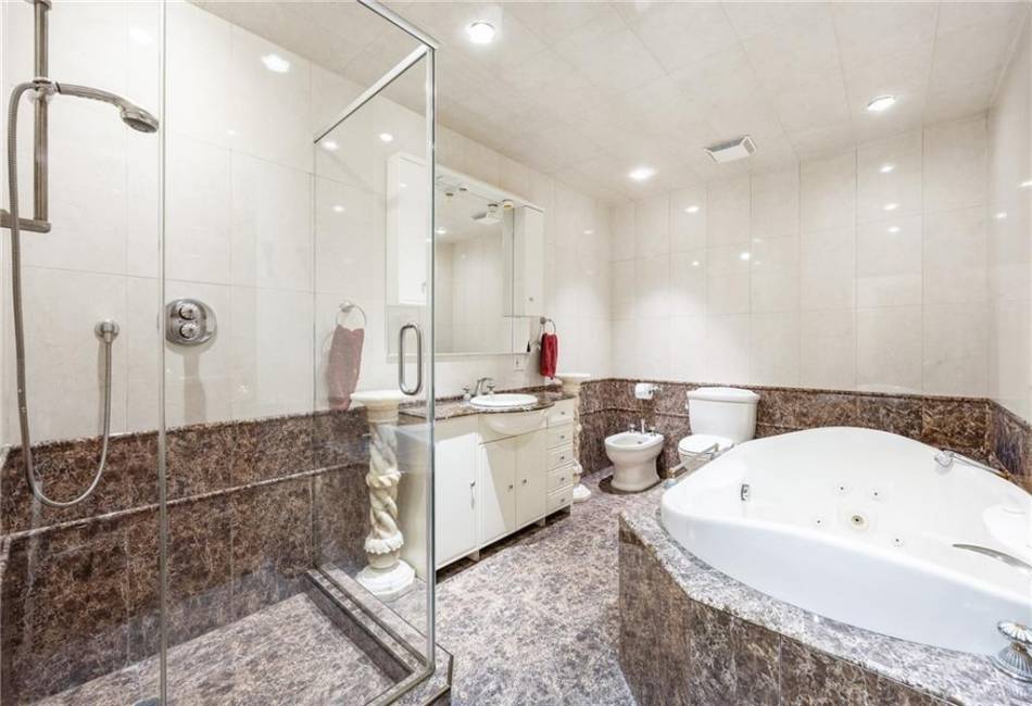 3821 Avenue S, Brooklyn, New York 11234, 6 Bedrooms Bedrooms, ,6 BathroomsBathrooms,Residential,For Sale,Avenue S,492326