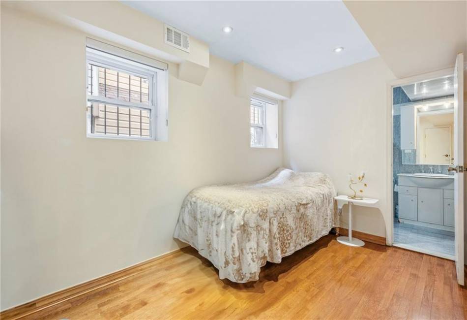 3821 Avenue S, Brooklyn, New York 11234, 6 Bedrooms Bedrooms, ,6 BathroomsBathrooms,Residential,For Sale,Avenue S,492326