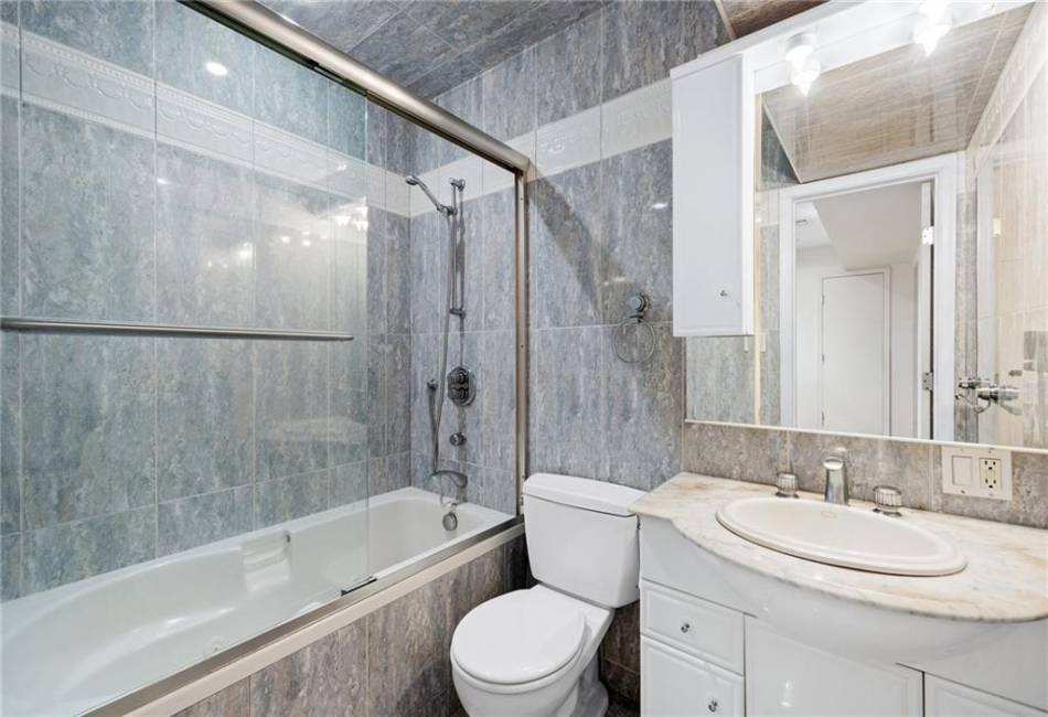 3821 Avenue S, Brooklyn, New York 11234, 6 Bedrooms Bedrooms, ,6 BathroomsBathrooms,Residential,For Sale,Avenue S,492326