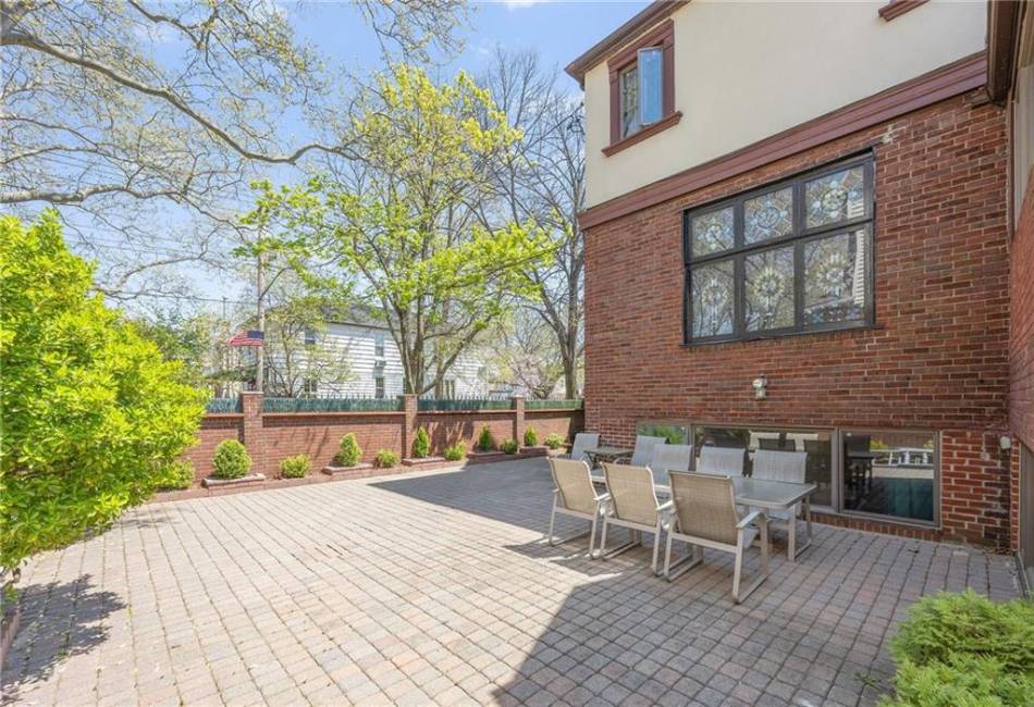 3821 Avenue S, Brooklyn, New York 11234, 6 Bedrooms Bedrooms, ,6 BathroomsBathrooms,Residential,For Sale,Avenue S,492326