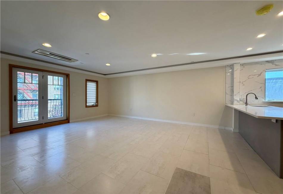 143 Bay 31st Street, Brooklyn, New York 11214, 3 Bedrooms Bedrooms, ,2 BathroomsBathrooms,Rental,For Sale,Bay 31st,492333