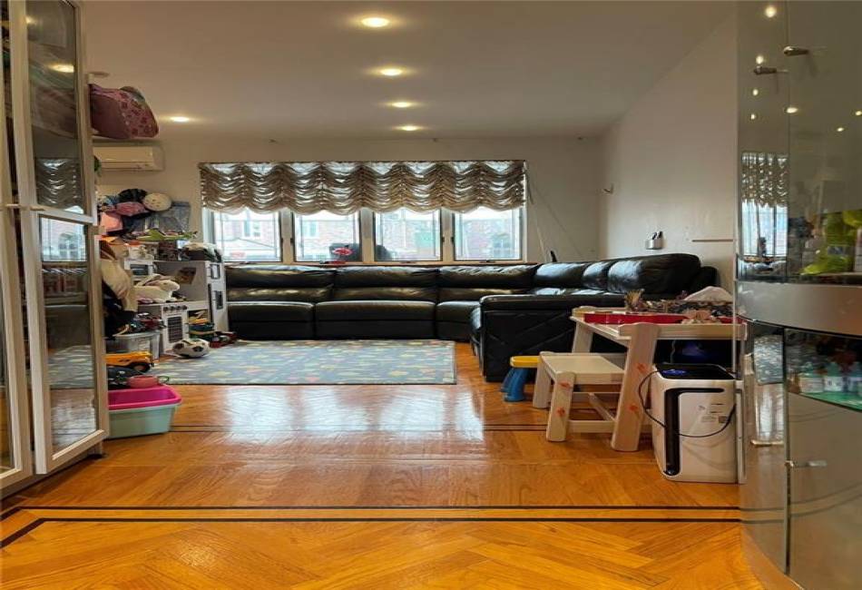 2216 26th Street, Brooklyn, New York 11229, 3 Bedrooms Bedrooms, ,3 BathroomsBathrooms,Residential,For Sale,26th,485980