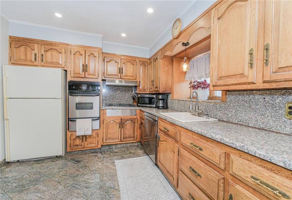 1960 Stillwell Avenue, Brooklyn, New York 11223, 5 Bedrooms Bedrooms, ,4 BathroomsBathrooms,Residential,For Sale,Stillwell,492274