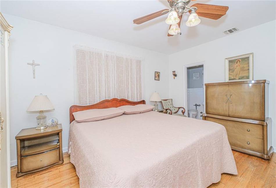 1960 Stillwell Avenue, Brooklyn, New York 11223, 5 Bedrooms Bedrooms, ,4 BathroomsBathrooms,Residential,For Sale,Stillwell,492274