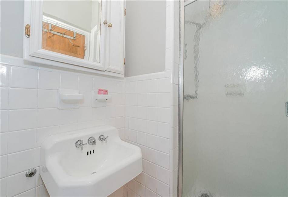 1960 Stillwell Avenue, Brooklyn, New York 11223, 5 Bedrooms Bedrooms, ,4 BathroomsBathrooms,Residential,For Sale,Stillwell,492274
