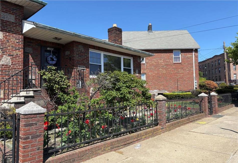 1960 Stillwell Avenue, Brooklyn, New York 11223, 5 Bedrooms Bedrooms, ,4 BathroomsBathrooms,Residential,For Sale,Stillwell,492274