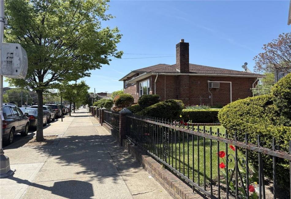 1960 Stillwell Avenue, Brooklyn, New York 11223, 5 Bedrooms Bedrooms, ,4 BathroomsBathrooms,Residential,For Sale,Stillwell,492274