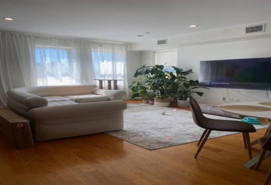 63 Brighton 2nd Place, Brooklyn, New York 11235, 1 Bedroom Bedrooms, ,1 BathroomBathrooms,Residential,For Sale,Brighton 2nd,492306