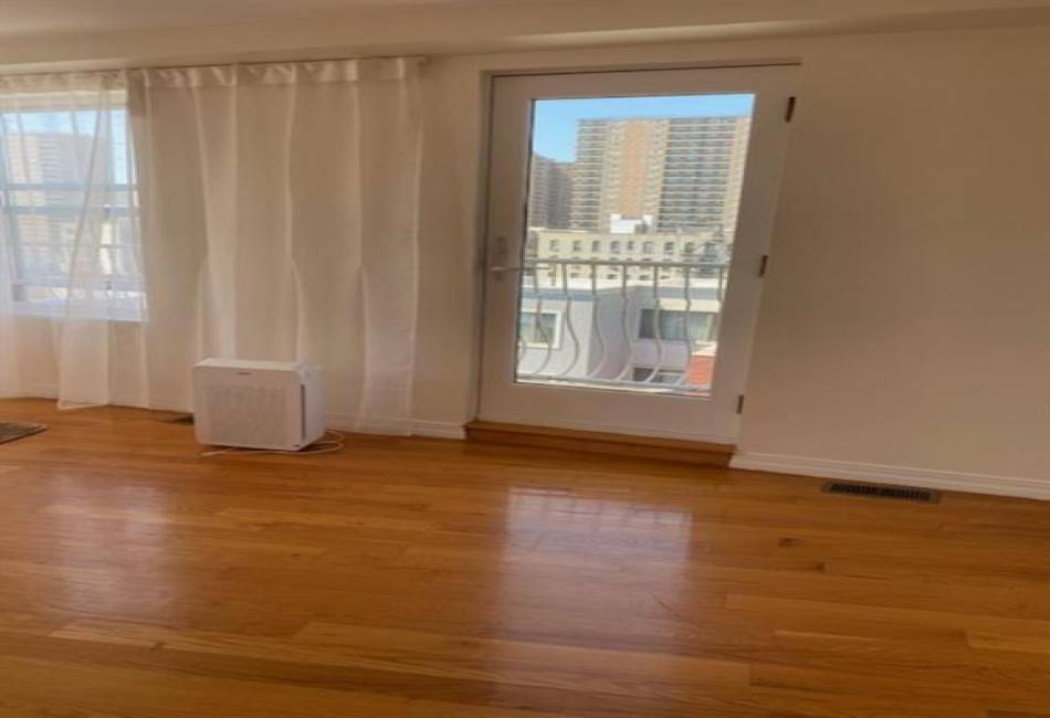 63 Brighton 2nd Place, Brooklyn, New York 11235, 1 Bedroom Bedrooms, ,1 BathroomBathrooms,Residential,For Sale,Brighton 2nd,492306