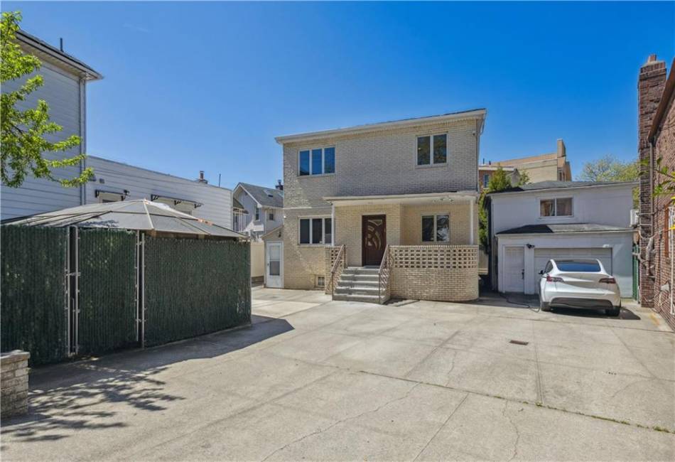 2680 23rd Street, Brooklyn, New York 11235, 4 Bedrooms Bedrooms, ,4 BathroomsBathrooms,Residential,For Sale,23rd,492314