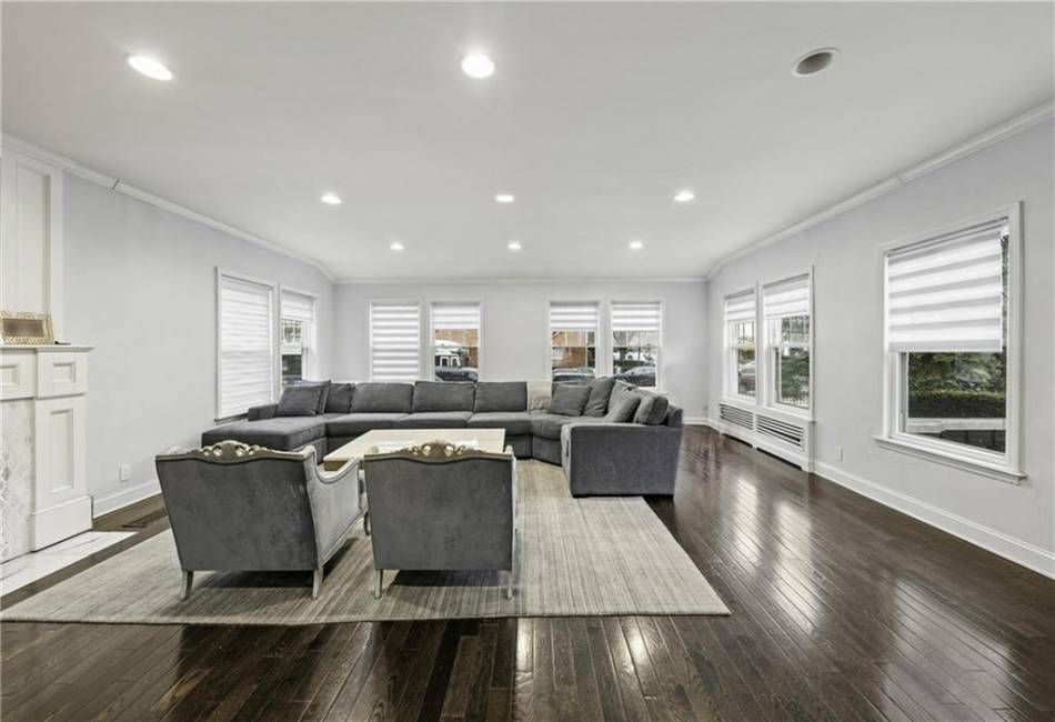 1140 21st Street, Brooklyn, New York 11210, 5 Bedrooms Bedrooms, ,4 BathroomsBathrooms,Residential,For Sale,21st,492347