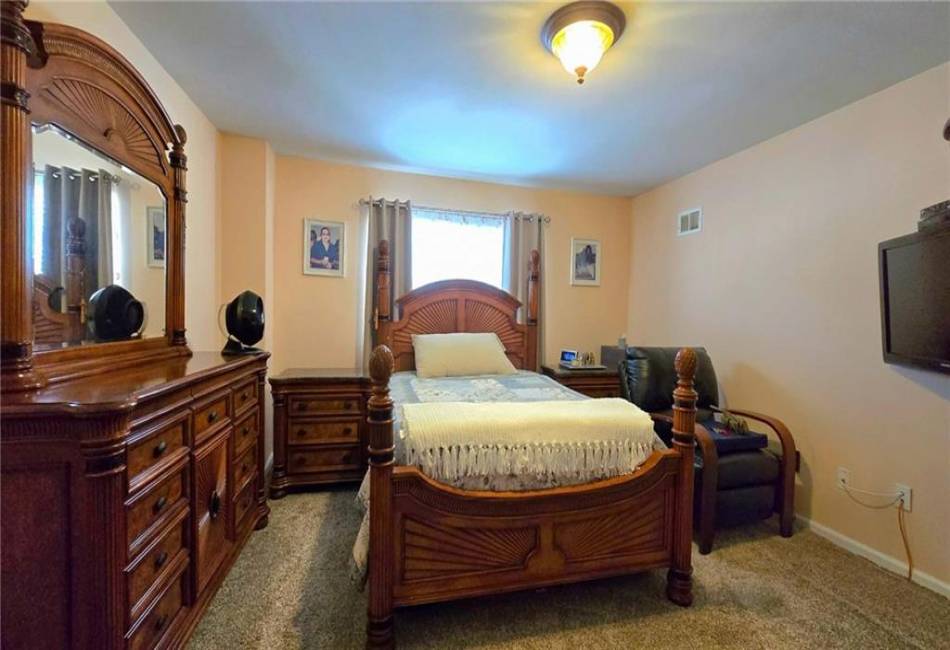 208 Osgood Avenue, Staten Island, New York 10304, 3 Bedrooms Bedrooms, ,4 BathroomsBathrooms,Residential,For Sale,Osgood,492348