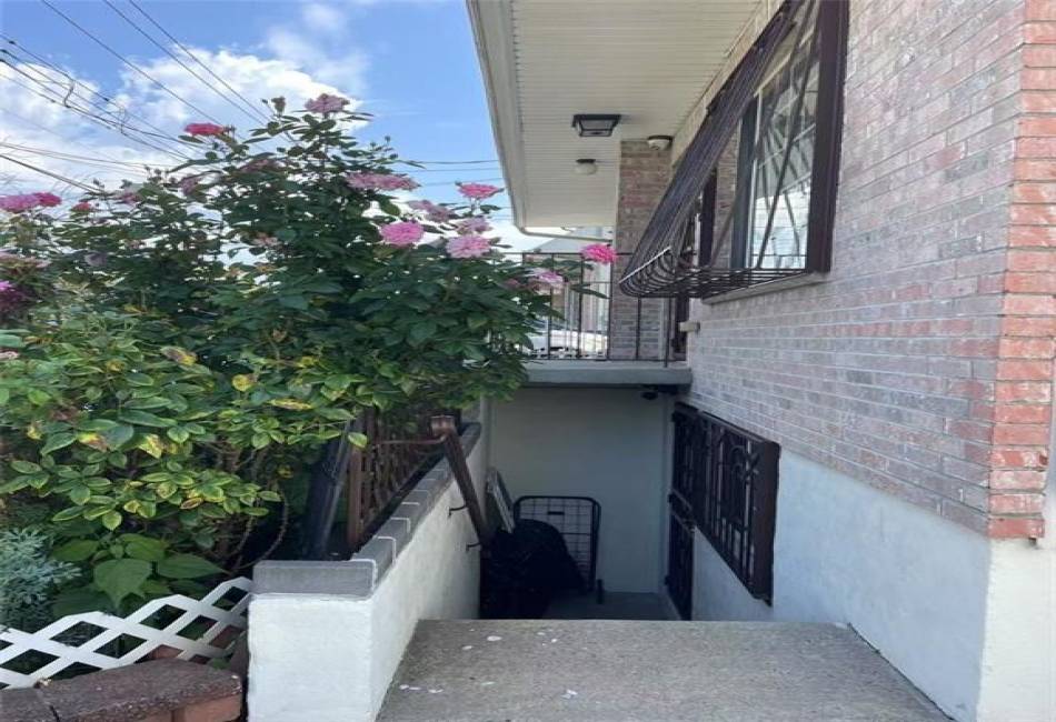 208 Osgood Avenue, Staten Island, New York 10304, 3 Bedrooms Bedrooms, ,4 BathroomsBathrooms,Residential,For Sale,Osgood,492348