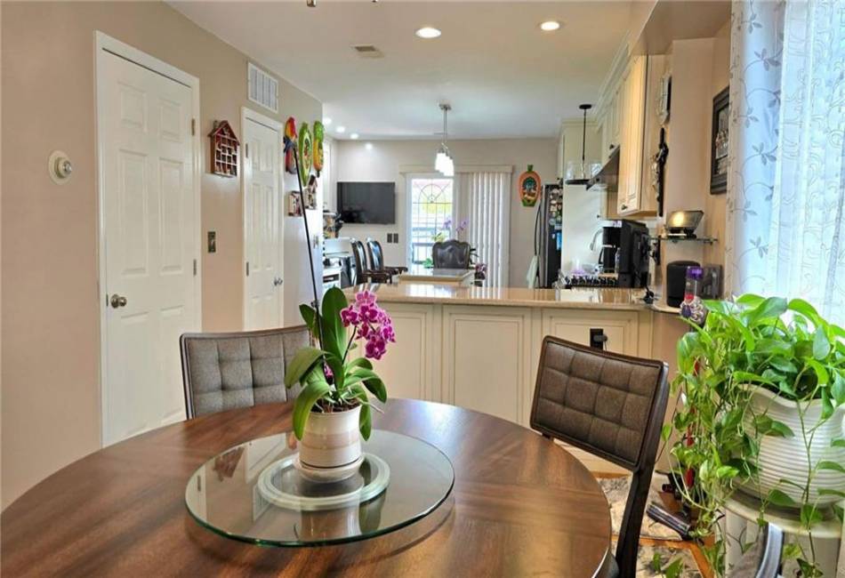 208 Osgood Avenue, Staten Island, New York 10304, 3 Bedrooms Bedrooms, ,4 BathroomsBathrooms,Residential,For Sale,Osgood,492348